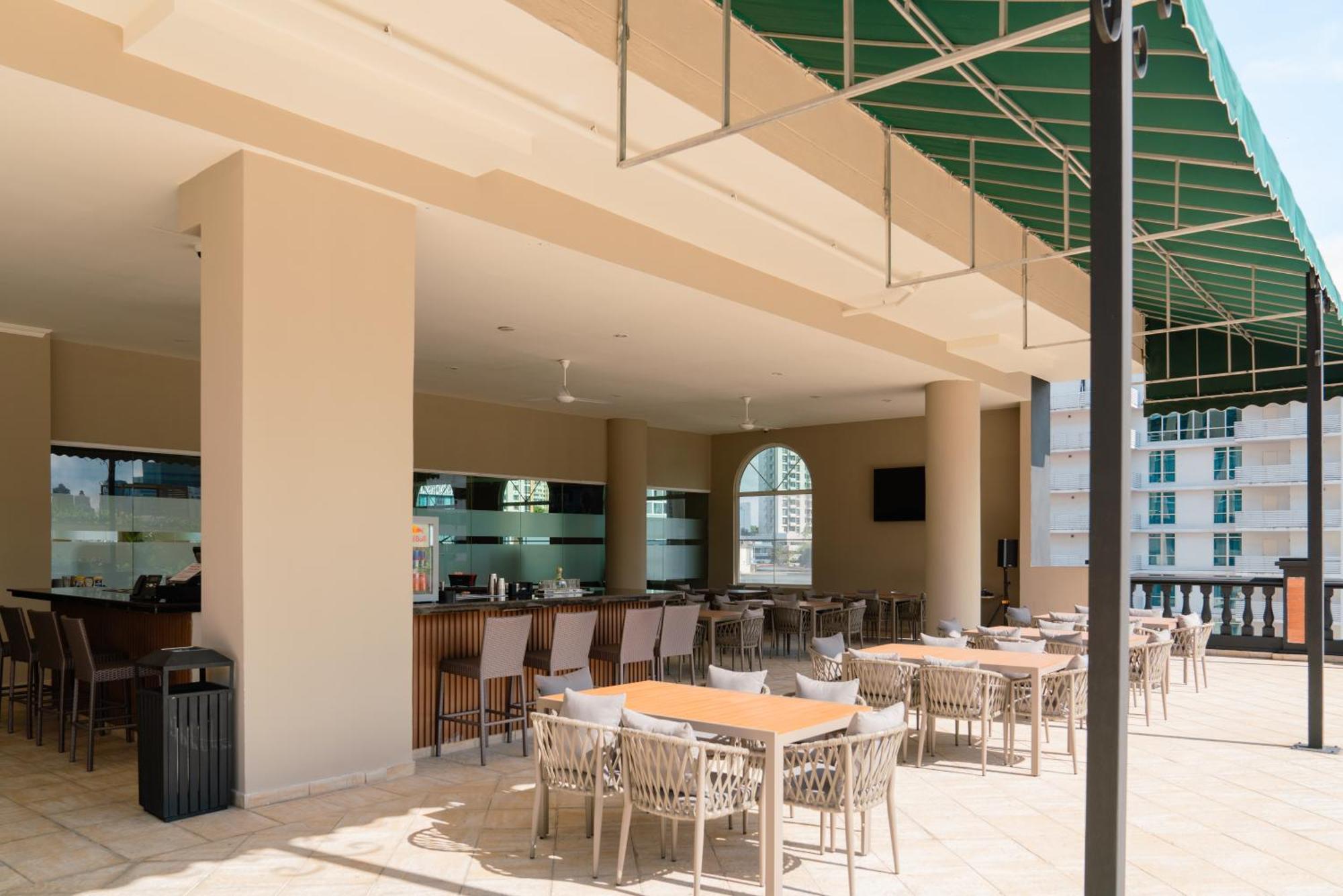 Waymore Hotel Spa & Casino Panama Stadt Exterior foto